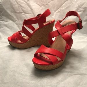 Aldo coral wedges